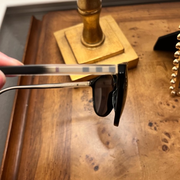 Burberry sunglasses - Picture 5 of 7